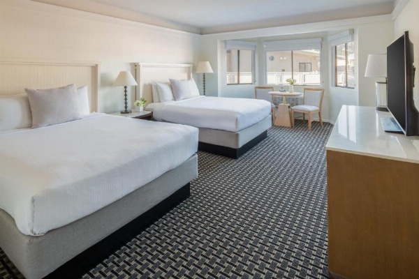 The Lodge At Tiburon image 11